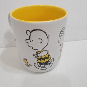 NEW PEANUTS SNOOPY‎ & THE Whole GANG CHASE COFFEE Tea MUG 21 OZ Yellow Interior